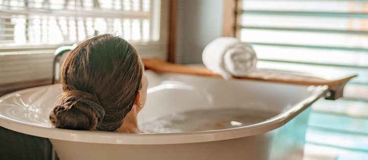 Bath in anti-itch solution